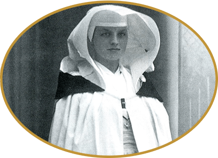 Femme en tenue religieuse